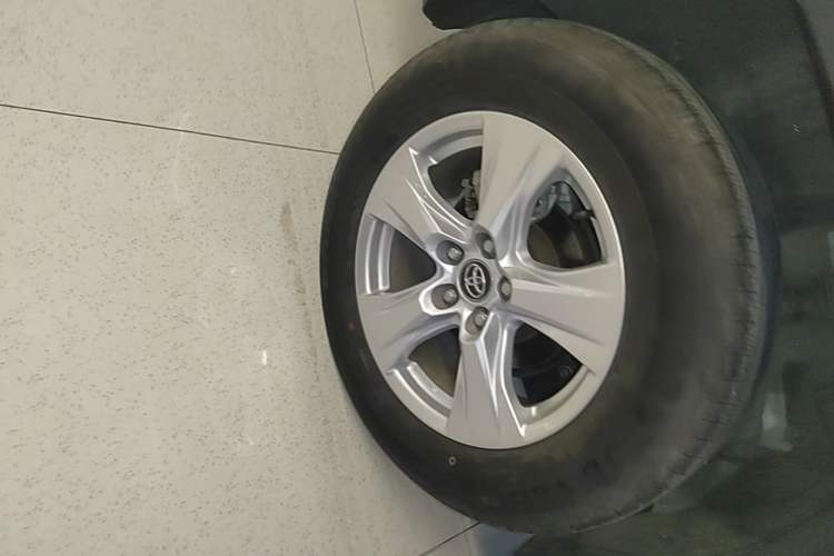 Used Toyota RAV4 2023 2.0L CVT Two-Wheel Drive Urban Edition Right Rear Wheel Hub
