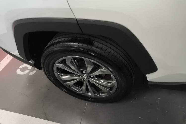 Used Toyota RAV4 2023 2.0L CVT Two-Wheel Drive Fashion Plus Edition Right Rear Wheel Hub