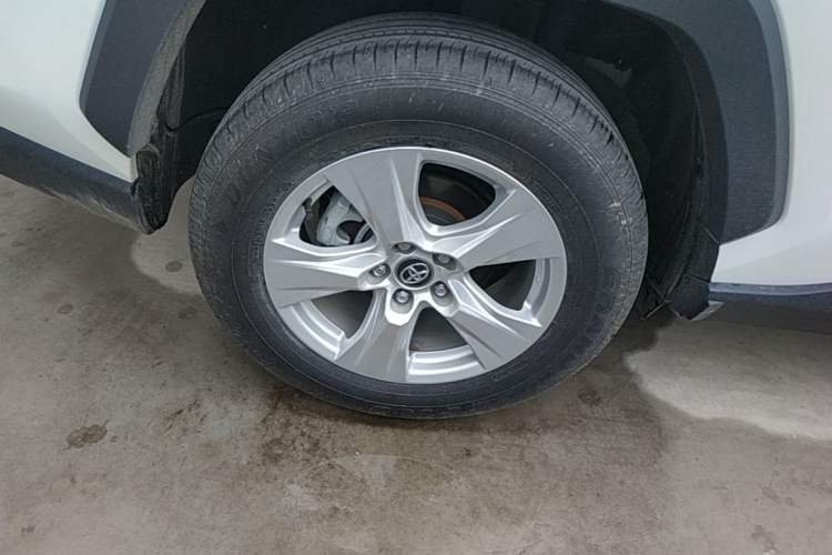Used Toyota RAV4 2023 2.0L CVT Two-Wheel Drive Urban Edition Right Rear Wheel Hub