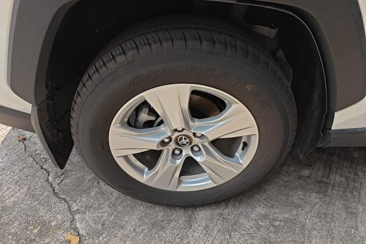 Used Toyota RAV4 2023 2.0L CVT Two-Wheel Drive Urban Edition Right Rear Wheel Hub
