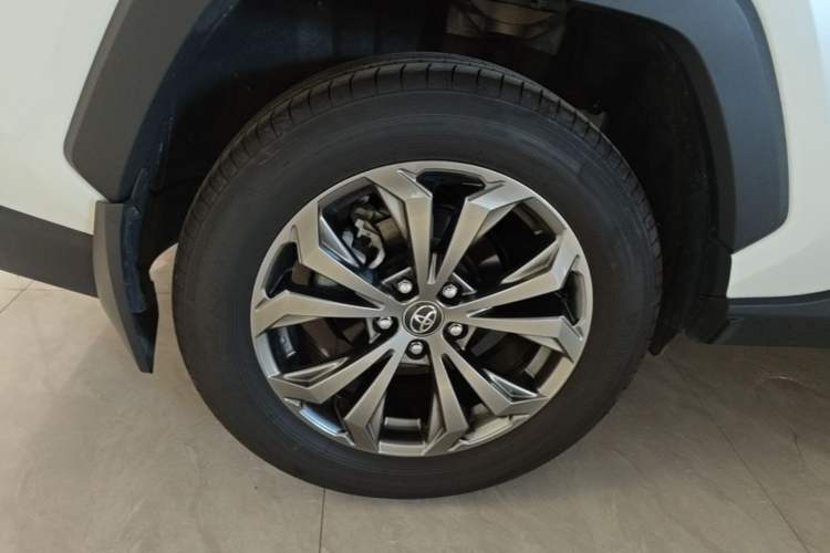 Used Toyota RAV4 2023 2.0L CVT Two-Wheel Drive Fashion Plus Edition Right Rear Wheel Hub