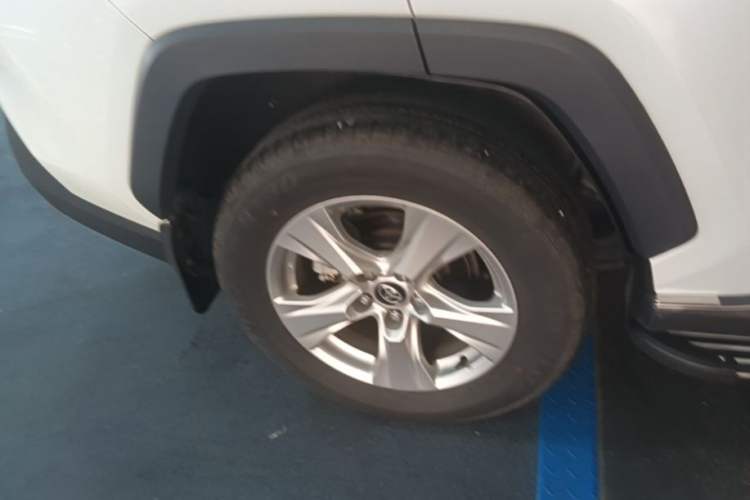 Used Toyota RAV4 2023 2.0L CVT Two-Wheel Drive Urban Edition Right Rear Wheel Hub