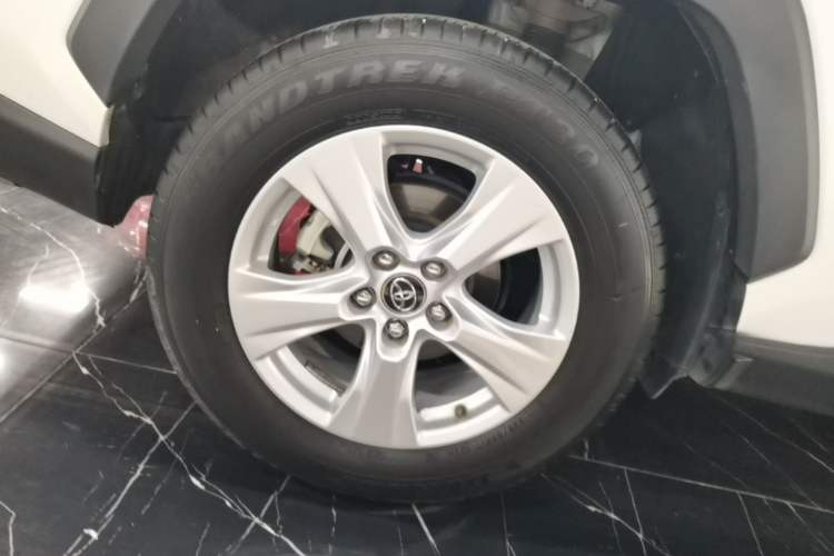 Used Toyota RAV4 2023 2.0L CVT Two-Wheel Drive Urban Edition Right Rear Wheel Hub