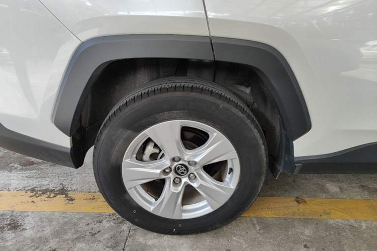 Used Toyota RAV4 2023 2.0L CVT Two-Wheel Drive Urban Edition Right Rear Wheel Hub