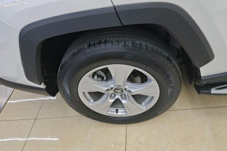 Used Toyota RAV4 2023 2.0L CVT Two-Wheel Drive Urban Edition Right Rear Wheel Hub