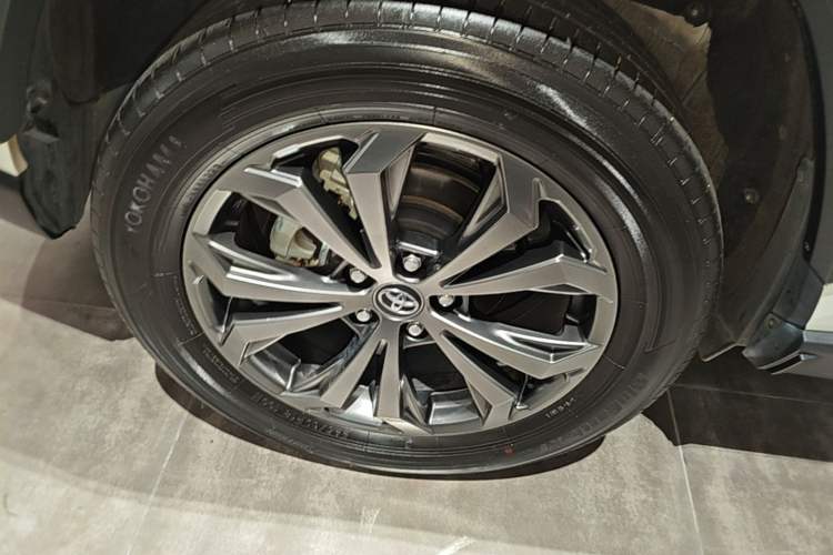 Used Toyota RAV4 2023 2.0L CVT Two-Wheel Drive Fashion Plus Edition Right Rear Wheel Hub