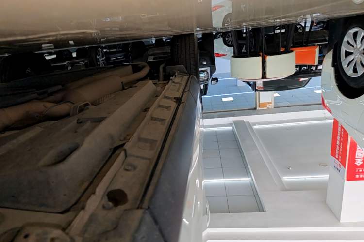 Used Toyota RAV4 2023 Dual-Engine 2.5L E-CVT Two-Wheel Drive Elite Plus Edition Right Side Sill