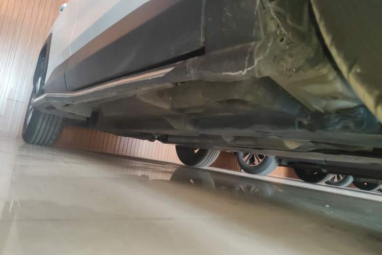 Used Toyota RAV4 2023 2.0L CVT Two-Wheel Drive 20th Anniversary Platinum Edition Right Side Sill