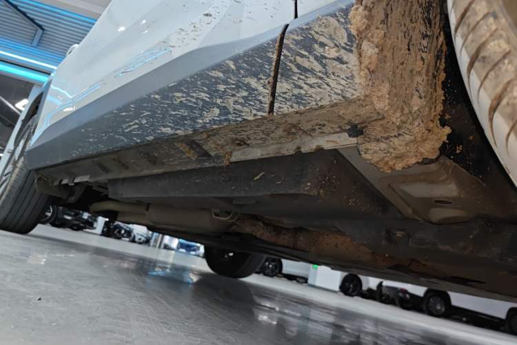 Used Toyota RAV4 2023 Dual-Engine 2.5L E-CVT Two-Wheel Drive Elite Plus Edition Right Side Sill