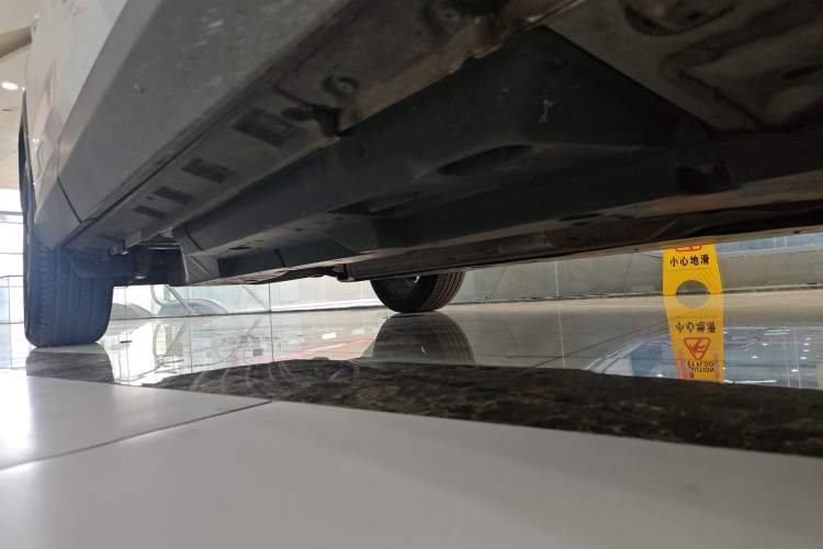 Used Toyota RAV4 2023 2.0L CVT Two-Wheel Drive 20th Anniversary Platinum Edition Right Side Sill