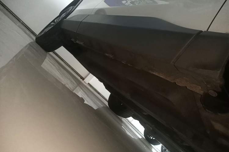 Used Toyota RAV4 2023 2.0L CVT Two-Wheel Drive Fashion Edition Right Side Sill