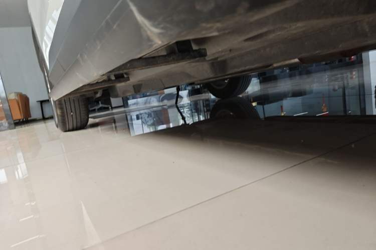 Used Toyota RAV4 2023 2.0L CVT Two-Wheel Drive Urban Edition Right Side Sill