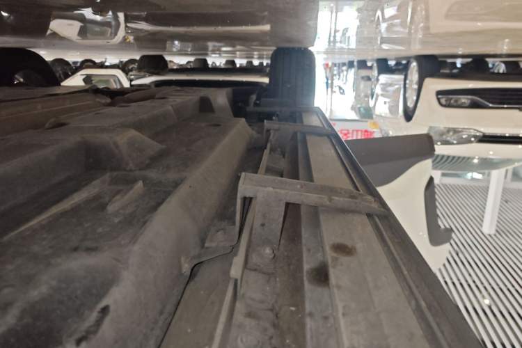 Used Toyota RAV4 2023 2.0L CVT Two-Wheel Drive Fashion Plus Edition Right Side Sill