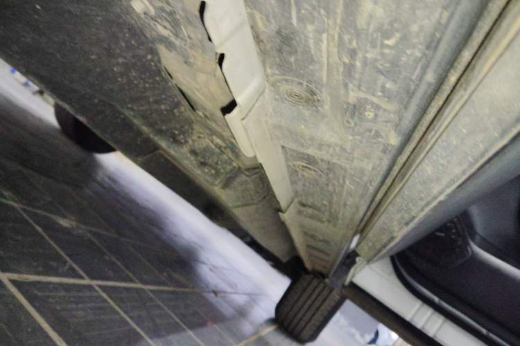 Used Toyota RAV4 2023 2.0L CVT Two-Wheel Drive Urban Edition Right Side Sill
