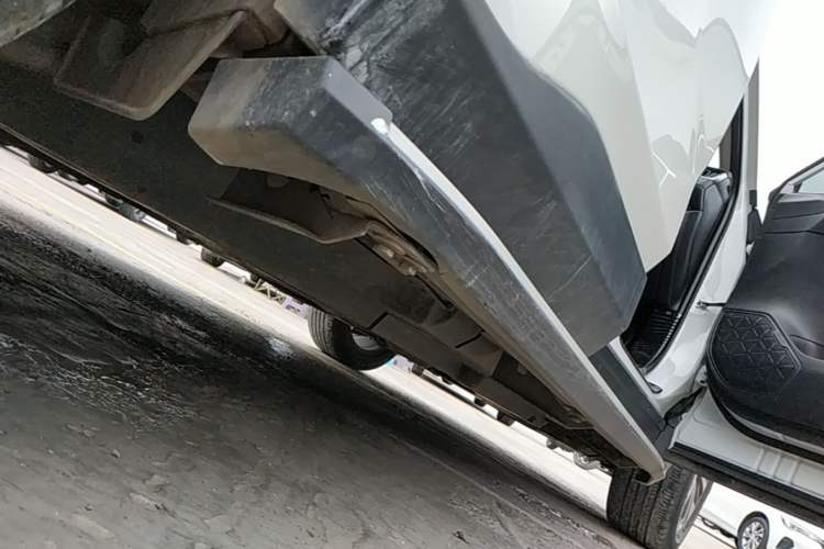 Used Toyota RAV4 2023 2.0L CVT 4x4 Adventure Edition Right Side Sill