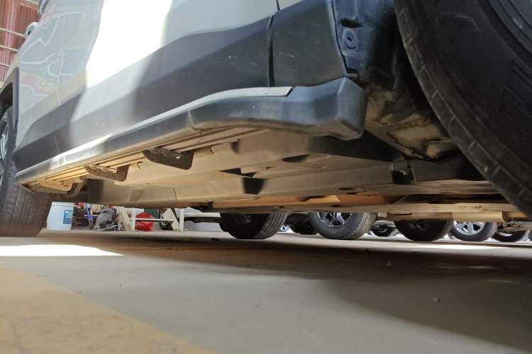 Used Toyota RAV4 2023 2.0L CVT Two-Wheel Drive 20th Anniversary Platinum Edition Right Side Sill