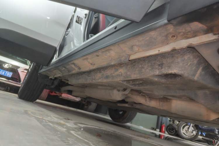 Used Toyota RAV4 2023 Dual-Motor 2.5L E-CVT Two-Wheel Drive Elite Edition Right Side Sill
