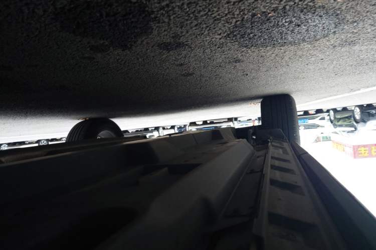 Used Toyota RAV4 2023 2.0L CVT Two-Wheel Drive Fashion Edition Right Side Sill