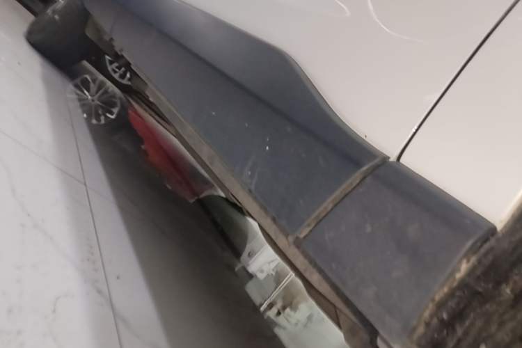 Used Toyota RAV4 2023 Dual-Motor 2.5L E-CVT Two-Wheel Drive Elite Edition Right Side Sill