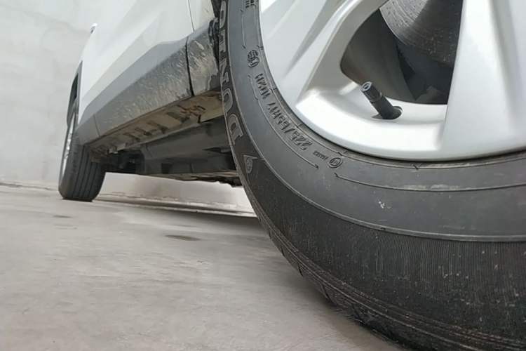 Used Toyota RAV4 2023 2.0L CVT Two-Wheel Drive Urban Edition Right Side Sill
