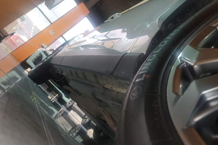 Used Toyota RAV4 2023 Dual-Motor 2.5L E-CVT Two-Wheel Drive Elite Edition Right Side Sill