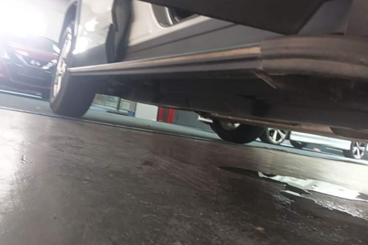 Used Toyota RAV4 2023 2.0L CVT Two-Wheel Drive Urban Edition Right Side Sill