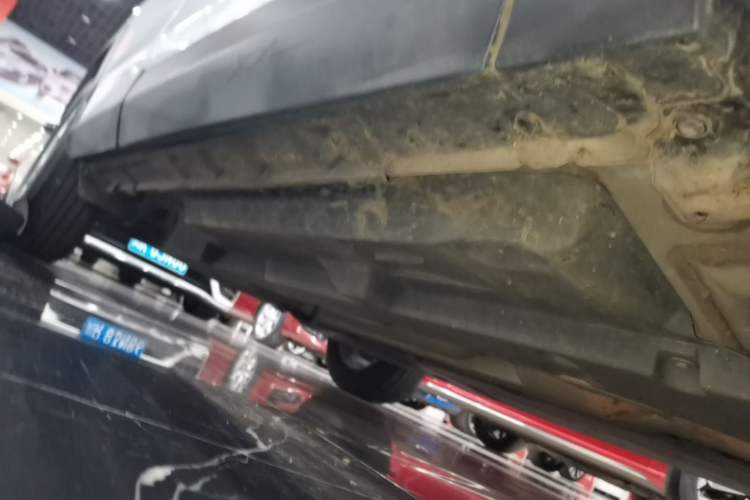 Used Toyota RAV4 2023 2.0L CVT Two-Wheel Drive Urban Edition Right Side Sill