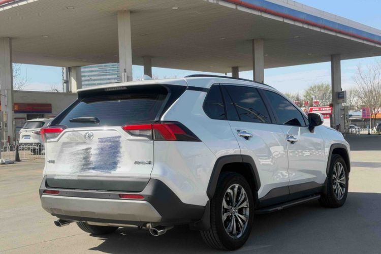 Used Toyota RAV4 2023 2.0L CVT Two-Wheel Drive Fashion Plus Edition Roof