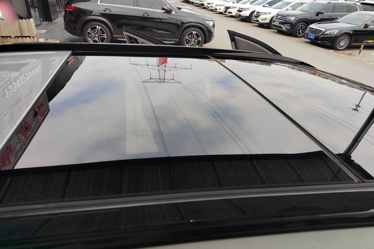 Used Toyota RAV4 2023 2.0L CVT Two-Wheel Drive 20th Anniversary Platinum Edition Roof