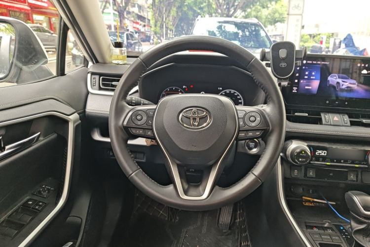 Used Toyota RAV4 2023 2.0L CVT Two-Wheel Drive 20th Anniversary Platinum Edition Steering Wheel