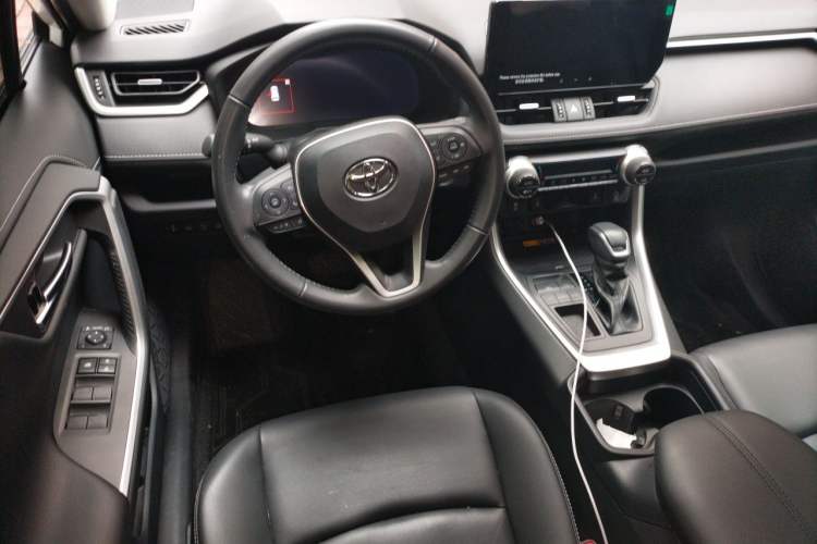 Used Toyota RAV4 2023 2.0L CVT Two-Wheel Drive Fashion Plus Edition Steering Wheel