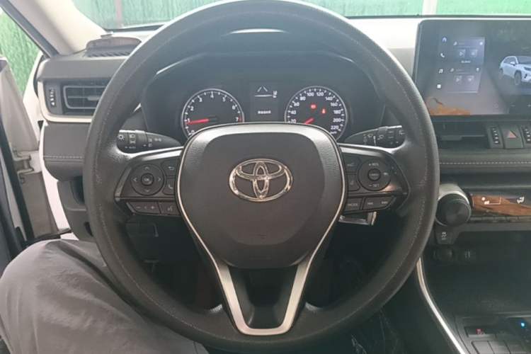Used Toyota RAV4 2023 2.0L CVT Two-Wheel Drive Urban Edition Steering Wheel