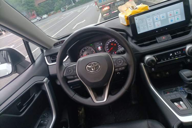 Used Toyota RAV4 2023 2.0L CVT Two-Wheel Drive Urban Edition Steering Wheel