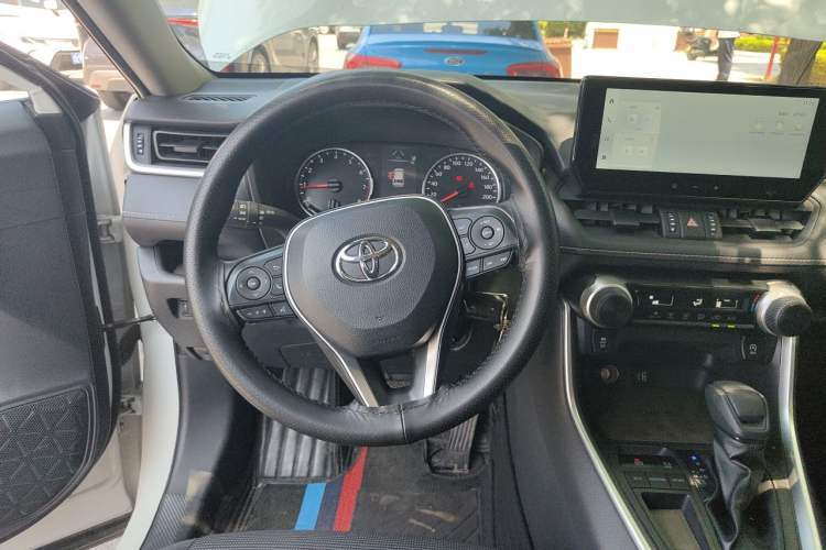 Used Toyota RAV4 2023 2.0L CVT Two-Wheel Drive Urban Edition Steering Wheel