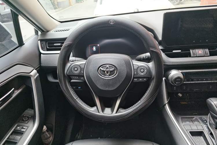 Used Toyota RAV4 2023 2.0L CVT Two-Wheel Drive 20th Anniversary Platinum Edition Steering Wheel