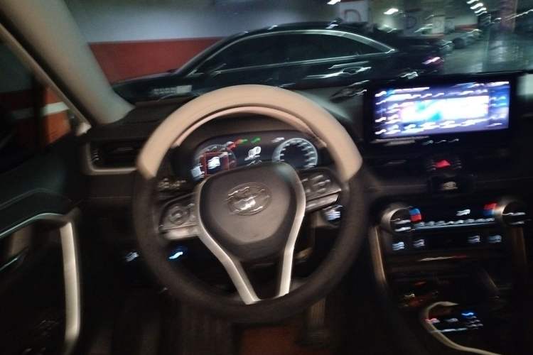 Used Toyota RAV4 2023 2.0L CVT Two-Wheel Drive 20th Anniversary Platinum Edition Steering Wheel