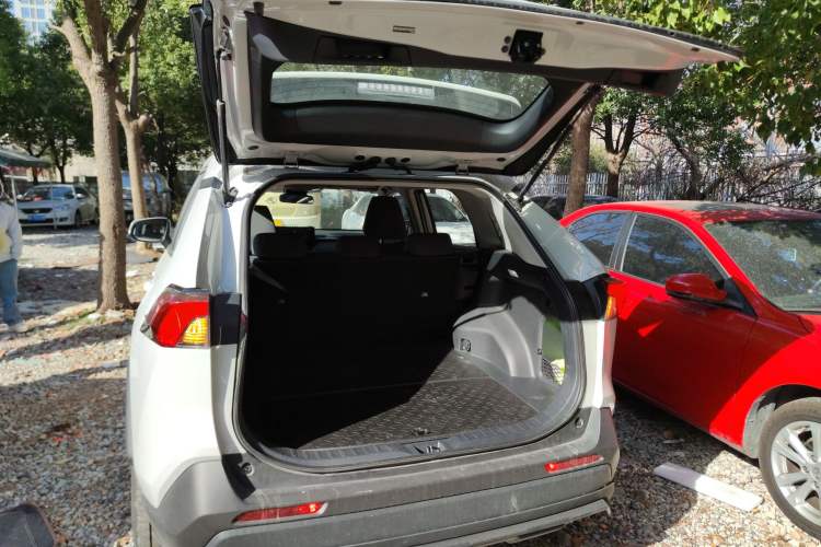 Used Toyota RAV4 2023 Dual-Motor 2.5L E-CVT Two-Wheel Drive Elite Edition Trunk