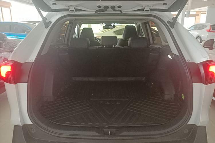 Used Toyota RAV4 2023 2.0L CVT Two-Wheel Drive Fashion Edition Trunk
