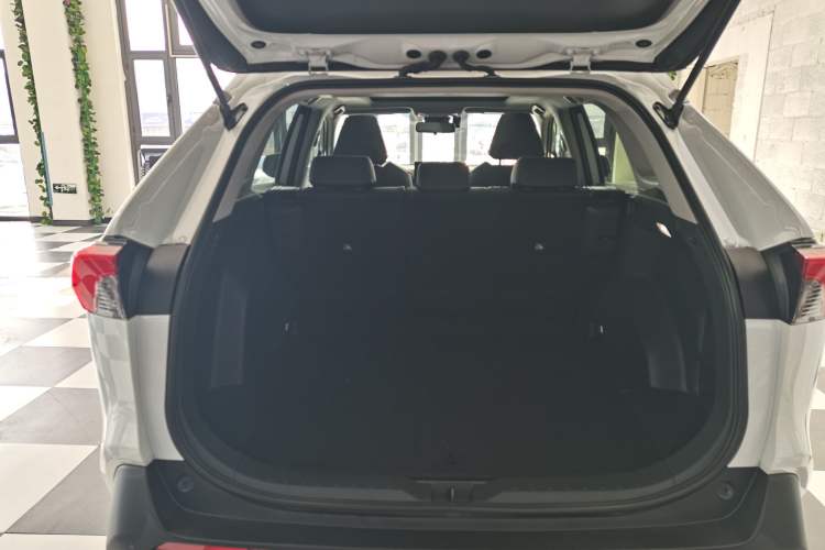 Used Toyota RAV4 2023 2.0L CVT Two-Wheel Drive Fashion Plus Edition Trunk