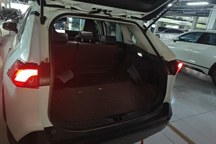 Used Toyota RAV4 2023 2.0L CVT Two-Wheel Drive Fashion Plus Edition Trunk