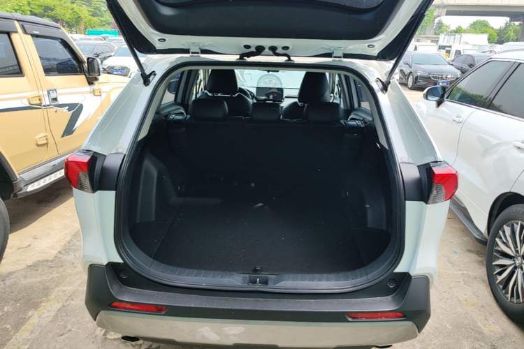 Used Toyota RAV4 2023 2.0L CVT Two-Wheel Drive Fashion Edition Trunk
