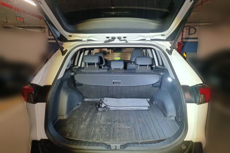 Used Toyota RAV4 2023 2.0L CVT Two-Wheel Drive Fashion Plus Edition Trunk