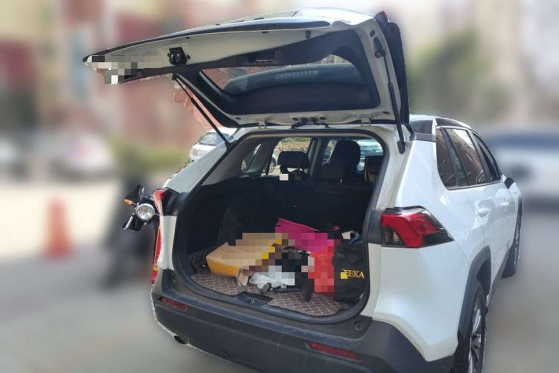 Used Toyota RAV4 2023 Dual-Motor 2.5L E-CVT Two-Wheel Drive Elite Edition Trunk