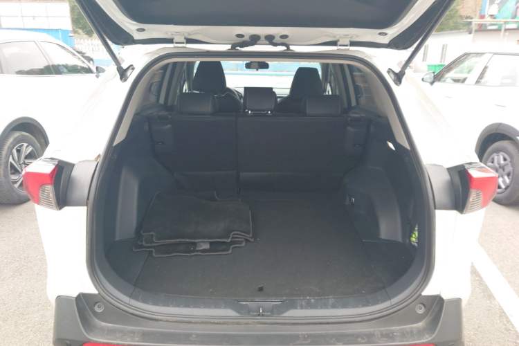 Used Toyota RAV4 2023 2.0L CVT Two-Wheel Drive Fashion Edition Trunk