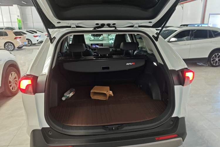 Used Toyota RAV4 2023 2.0L CVT Two-Wheel Drive Fashion Plus Edition Trunk