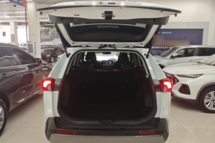 Used Toyota RAV4 2023 2.0L CVT Two-Wheel Drive Fashion Plus Edition Trunk