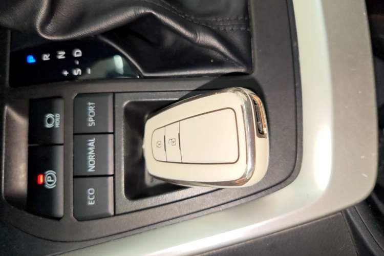 Used Toyota RAV4 2023 Dual-Engine 2.5L E-CVT Two-Wheel Drive Elite Plus Edition Vehicle Key