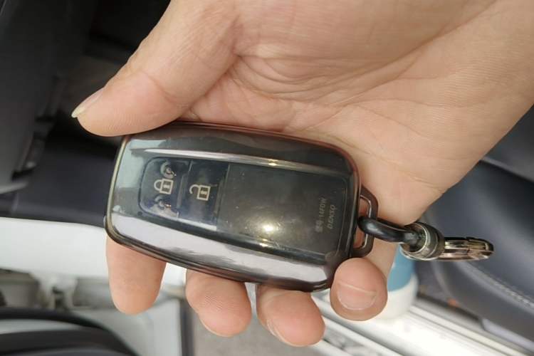 Used Toyota RAV4 2023 2.0L CVT Two-Wheel Drive Fashion Plus Edition Vehicle Key