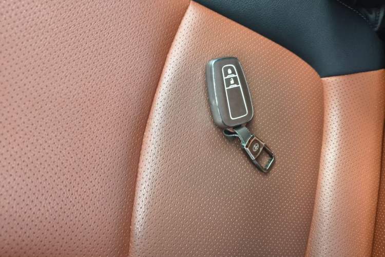 Used Toyota RAV4 2023 2.0L CVT Two-Wheel Drive Fashion Edition Vehicle Key