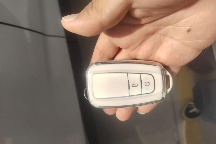 Used Toyota RAV4 2023 2.0L CVT Two-Wheel Drive Fashion Plus Edition Vehicle Key